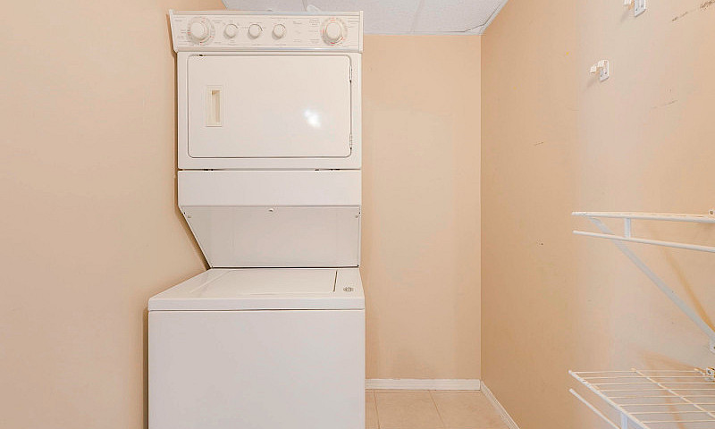 Stunning 2 Bedroom 2...