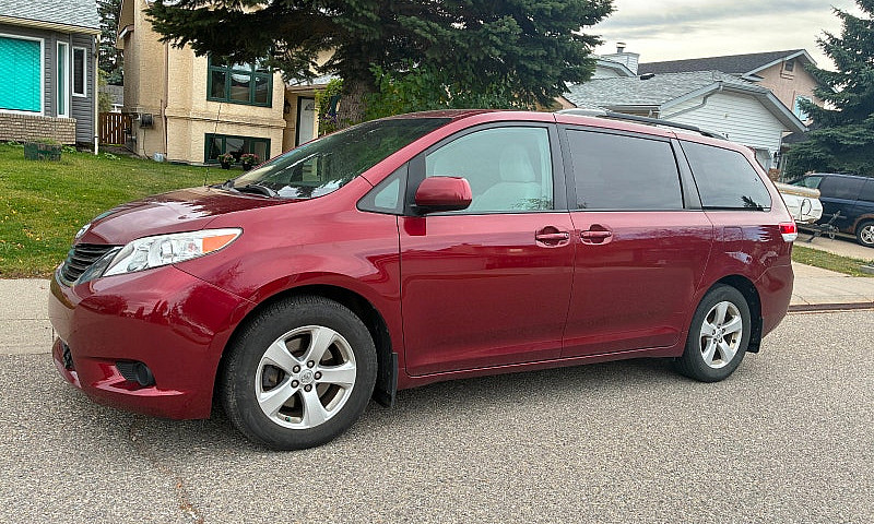 2014 Toyota Sienna L...