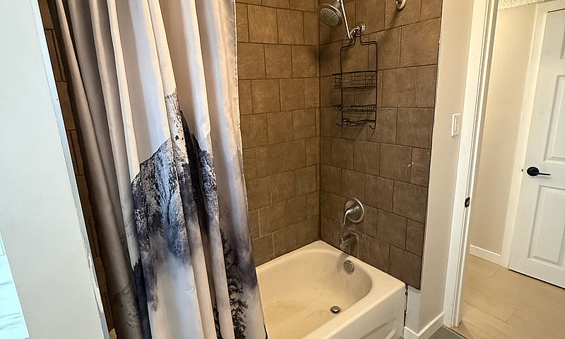 2 Bedroom Basement S...