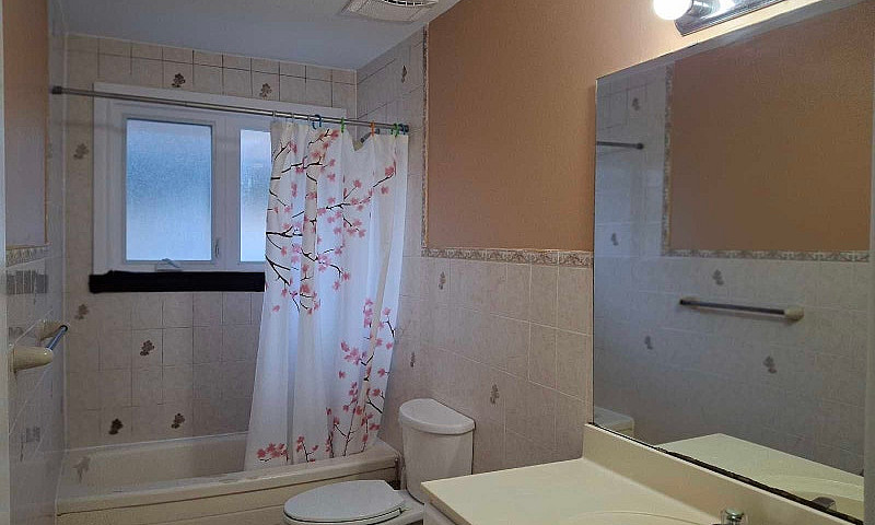 Master Bedroom Rent ...