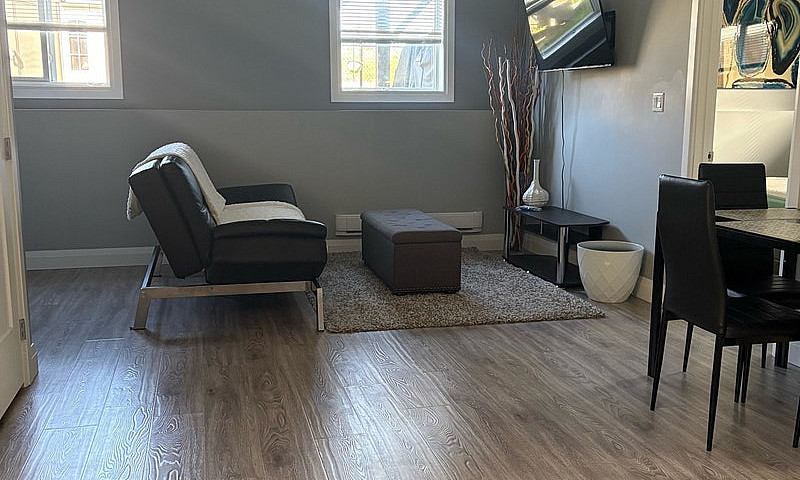 Basement Suite For R...