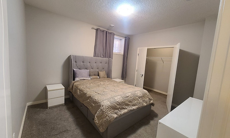 Spacious 2-Bedroom L...
