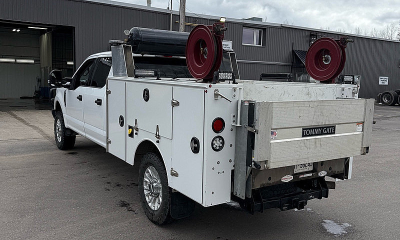 2019 F350 4X4 Servic...