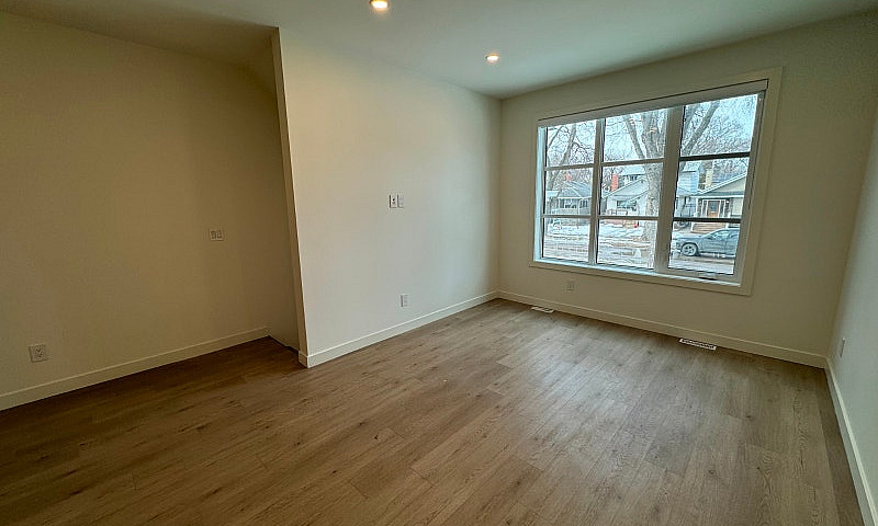 **3 Bed 2.5 Bath Dup...