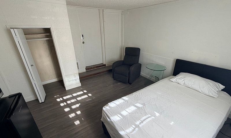 Fully Furnished Priv...