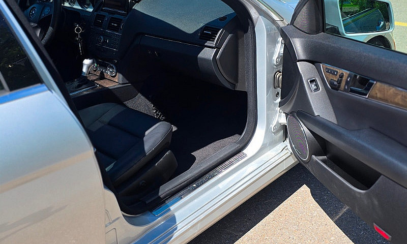 2010 Mercedes Benz C...