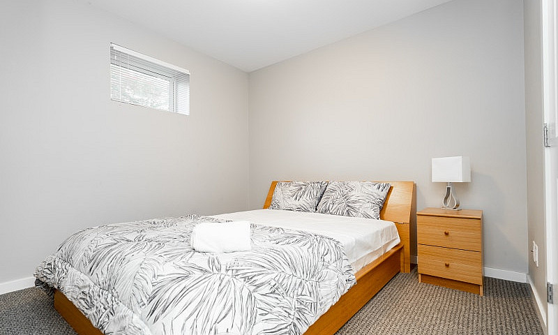 Fully Furnished 3 Be...