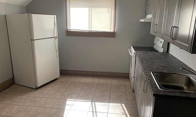 Spacious Upper 2 Bed...