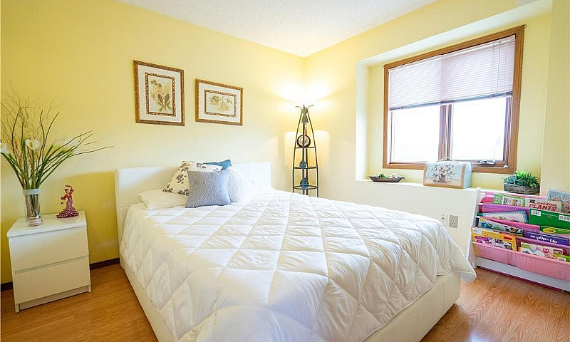Whyte Ridge Detached...