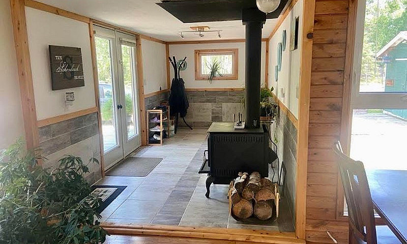 4 Season Cottage: Bu...