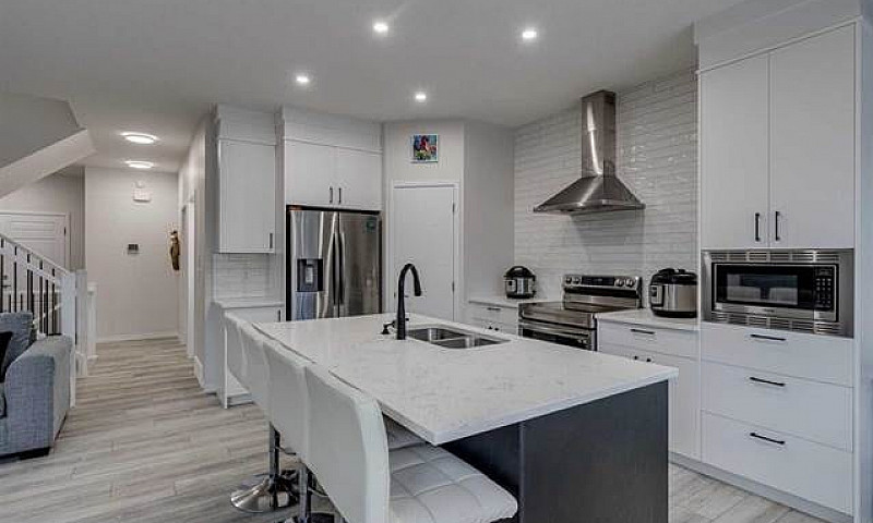 5+0 Beds House For R...