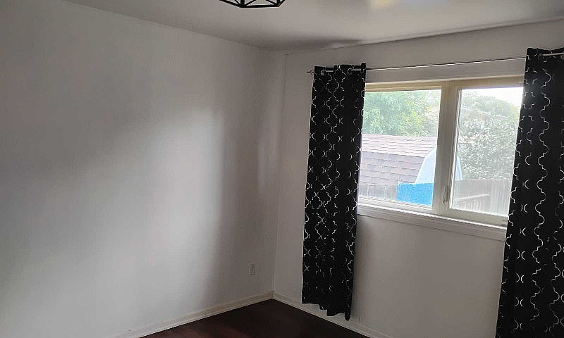 House For Sale/Sherw...