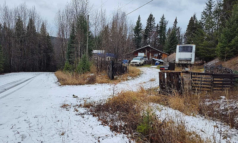 House And 2Acres Und...