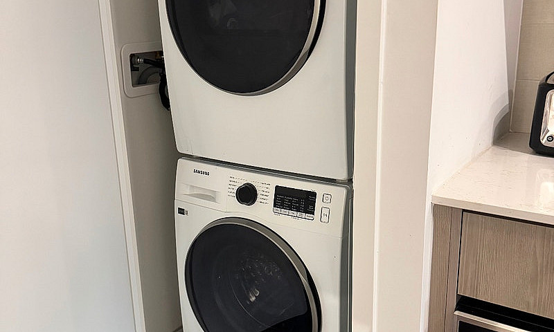 1 Bed + Den In Brand...