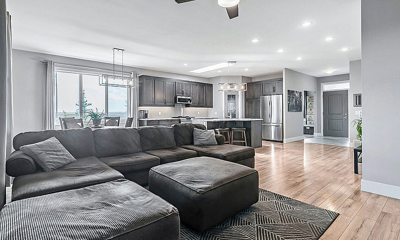 3 Bed, 3.5 Bath 1643...