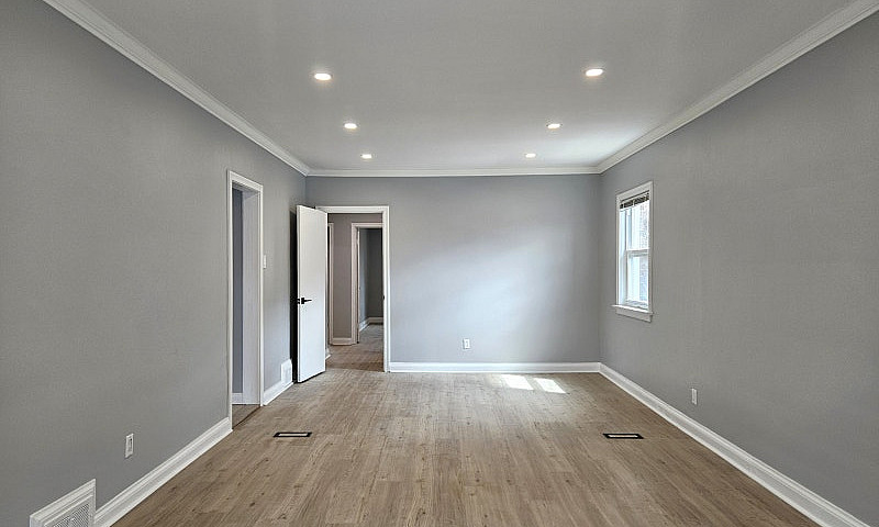 For Lease: 3 Bed + 1...