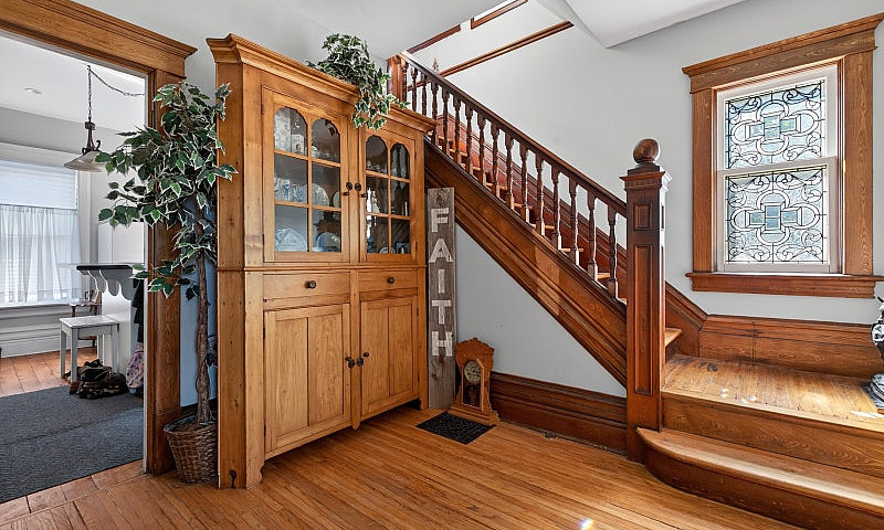 $2200 - 3 Bedroom He...