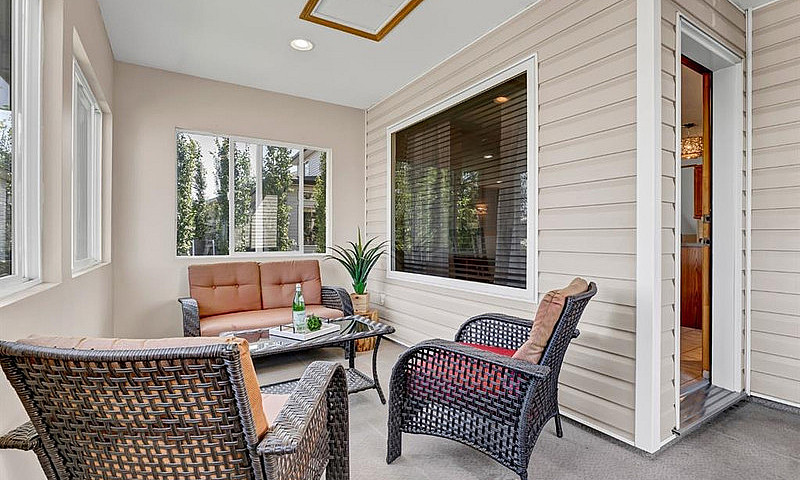 4 Bed, 3.5 Bath, 2 C...