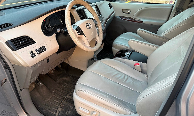 2011 Toyota Sienna X...