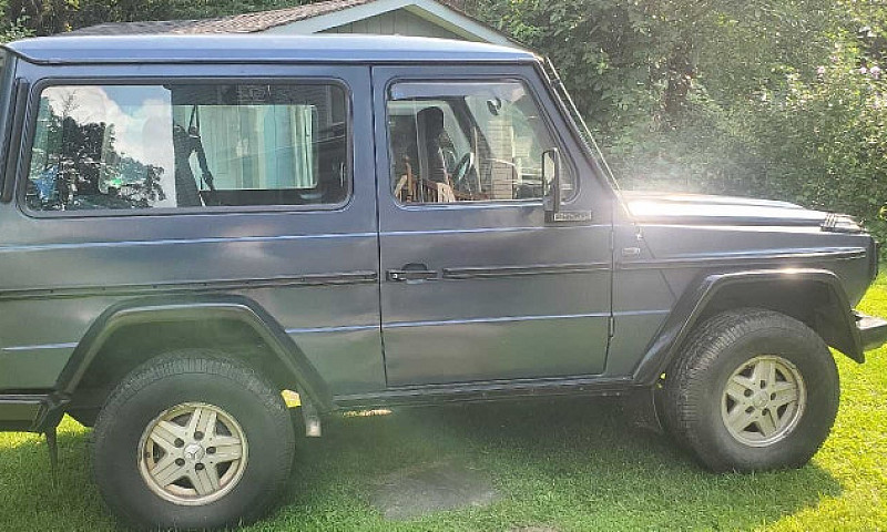 1985 Mercedes-Benz 2...