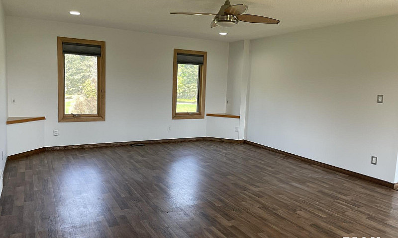 9.79 +/- Acres W/Hom...