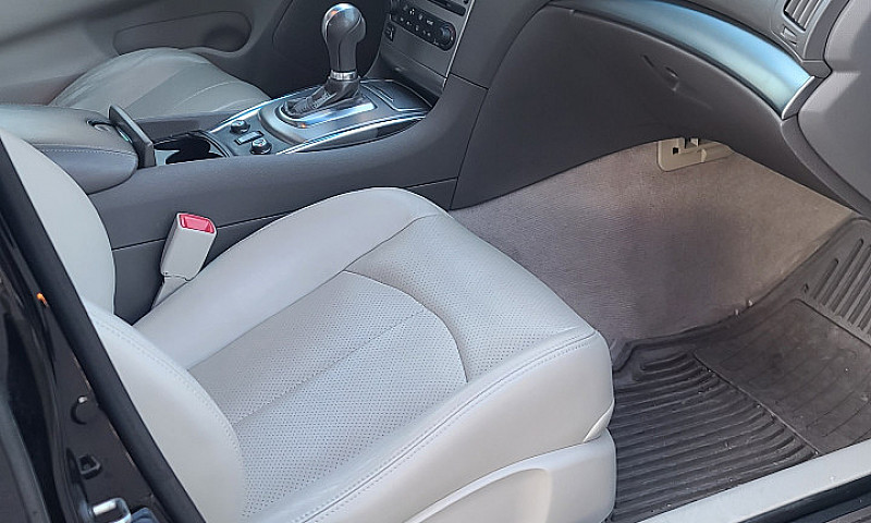 2011 G37X Awd...