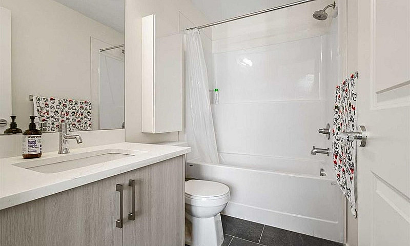 Legacy Encore Condo...