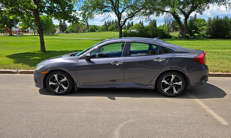 2017 Honda Civic Tou...