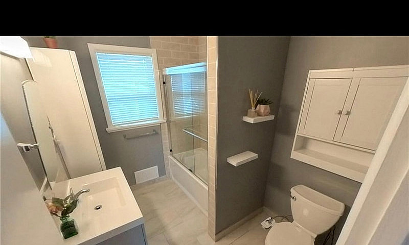 3 Beds 1 Bath - Hous...