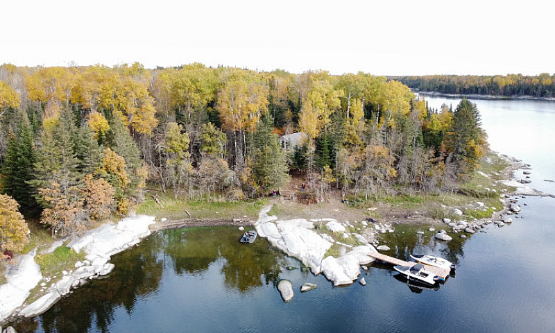 Lakefront Cottage Fo...