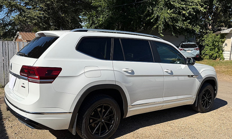 Volkswagen Atlas R-L...