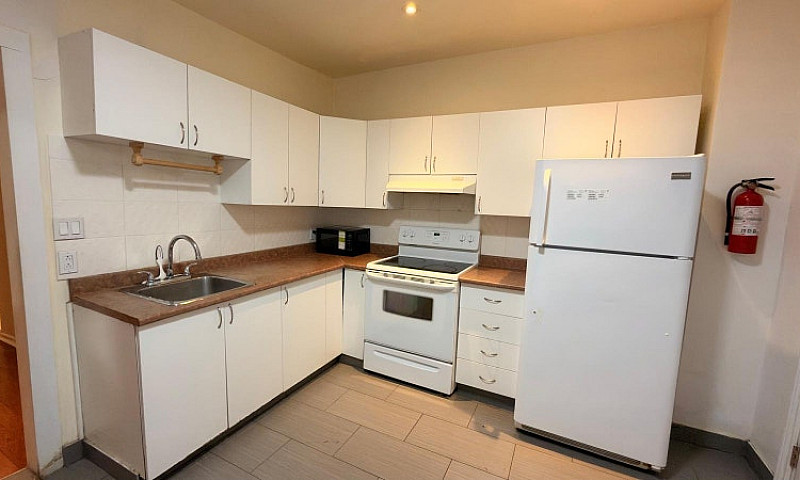 Bright 3 Bedroom Apa...