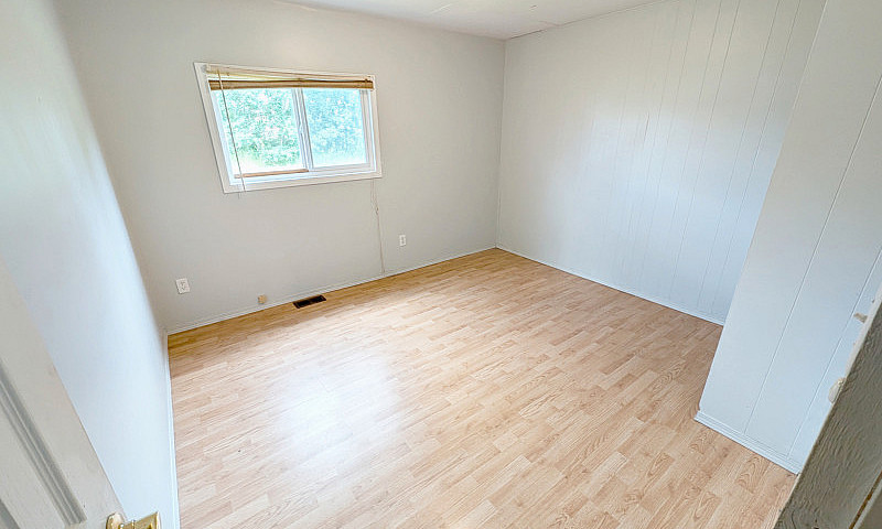 Bright 3-Bedroom Wit...