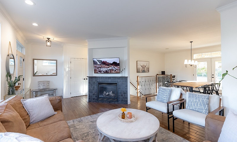 4 Beds 3 Baths - Acr...