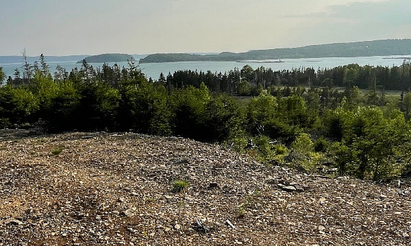 10 Acres Overlooking...