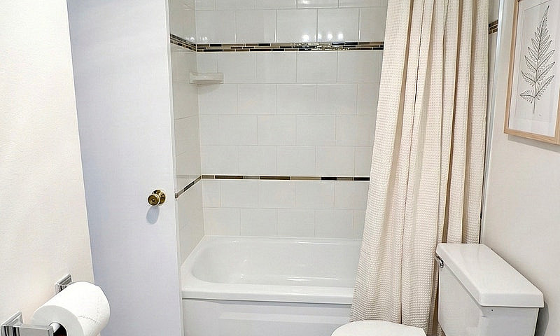 Large One Bed Near M...