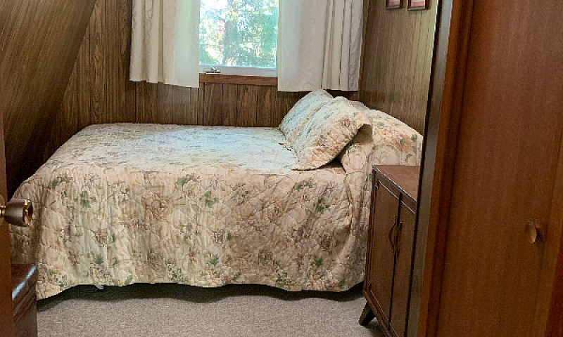 Four-Season Cottage ...