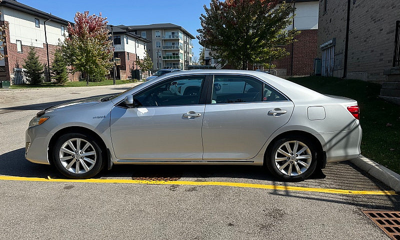 2014 Toyota Camry Hy...