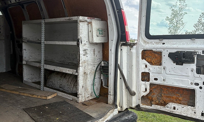 2011 Chev Express 25...