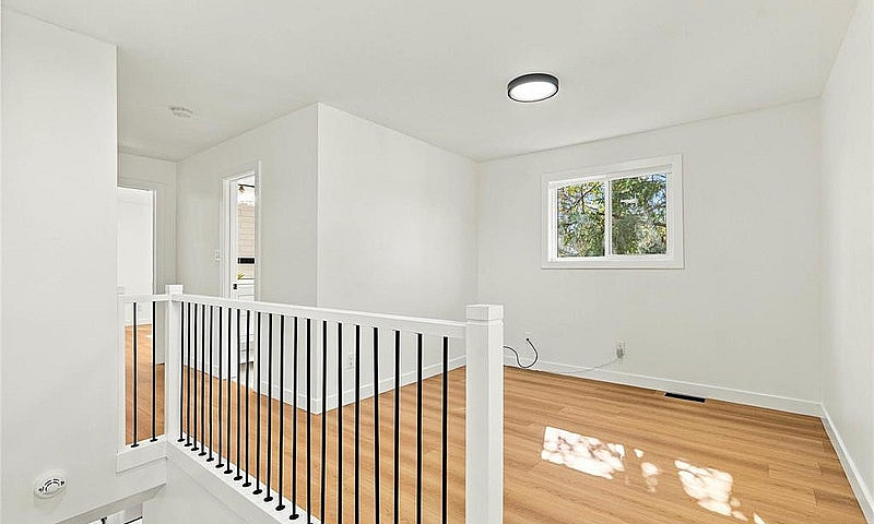 For Sale - 550 Lansd...