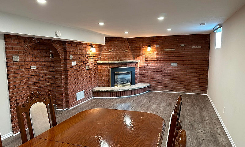 Spacious 2 Bedroom B...
