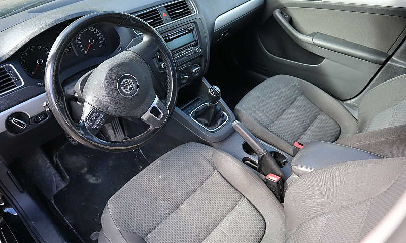 2013 Volkswagen Jett...