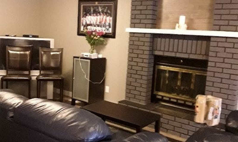 Furnished 2-Level Ba...