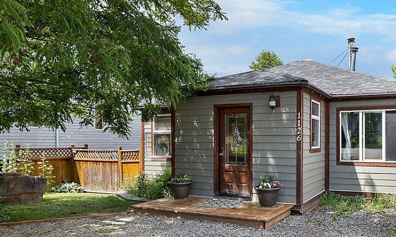 Spacious Updated Hom...