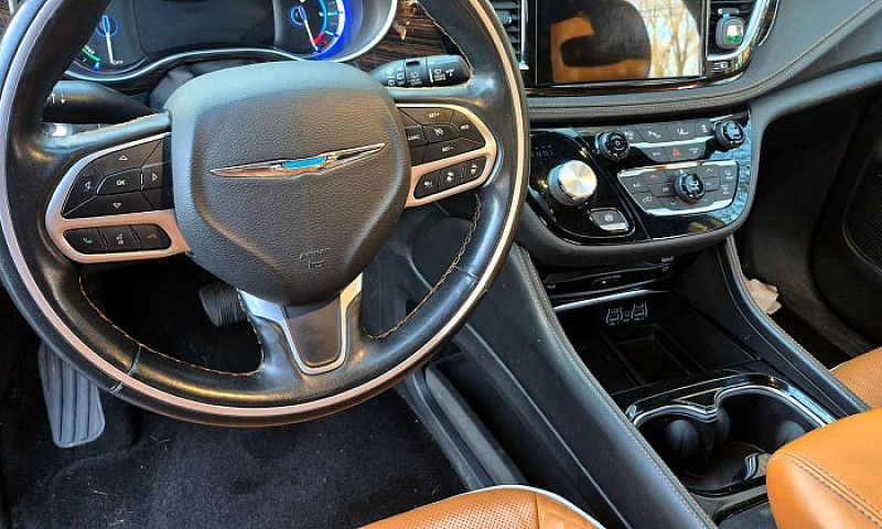 Chrysler Pacifica Hy...