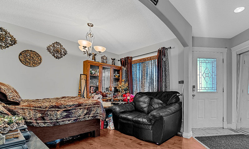 3 Bedrooms 3 Bath Ho...