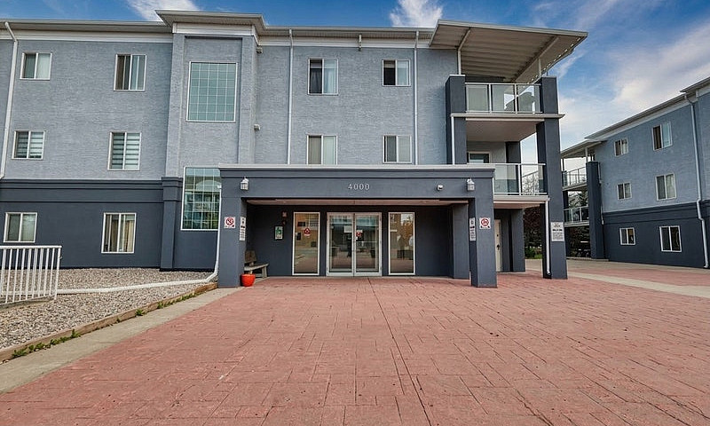 Fully Renovated 2 Be...