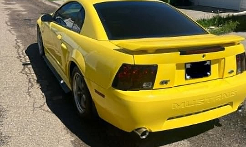 2003 Ford Mustang Gt...
