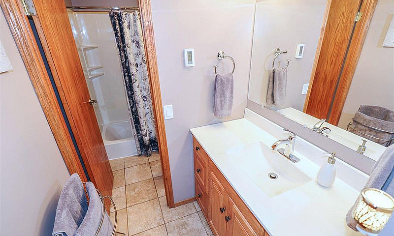 Open House - 221 Lau...