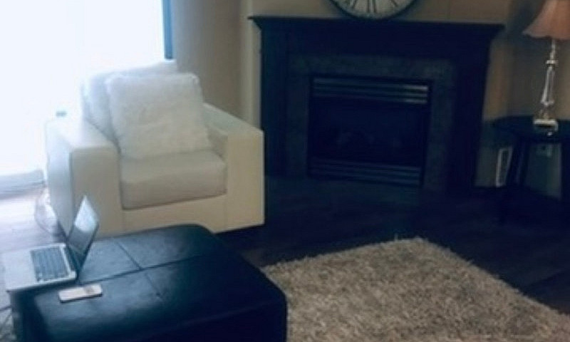 Red Deer Condo .. Su...